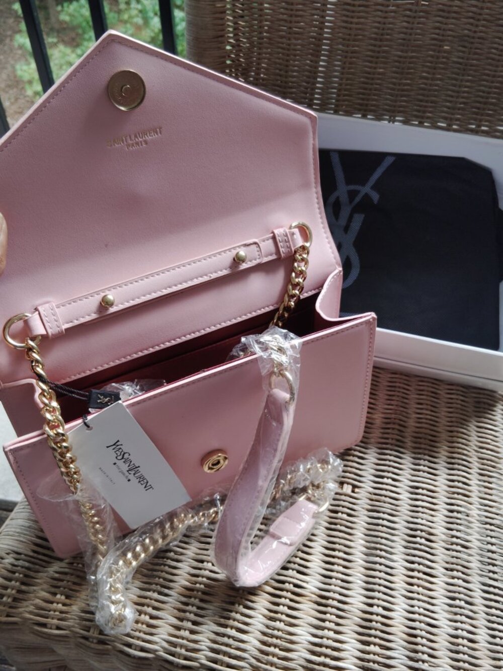 Ladies cute soft pink YSL shoulder bag with gold strap - Picture 3 of 5